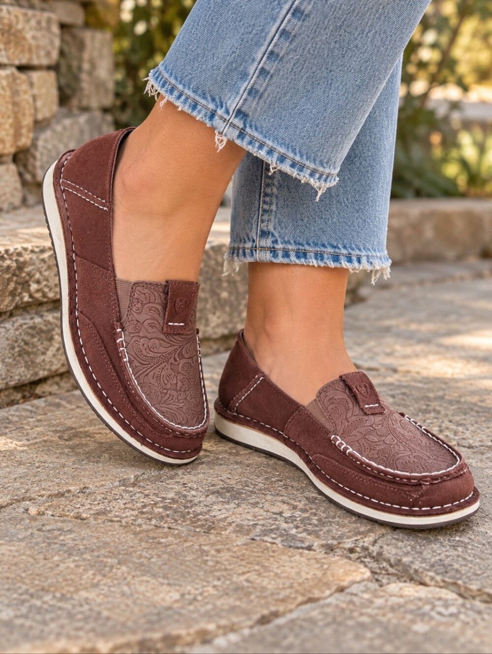 Ariat Women's Floral Embossed Cruiser Shoes - Moc Toe Size 9.5 NEW